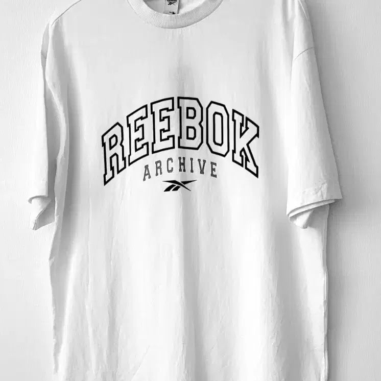 [BUNJANG] Reebok Archive Logo T-Shirt Size 95-100 / 리복 아카이브 반팔티 95사이즈
