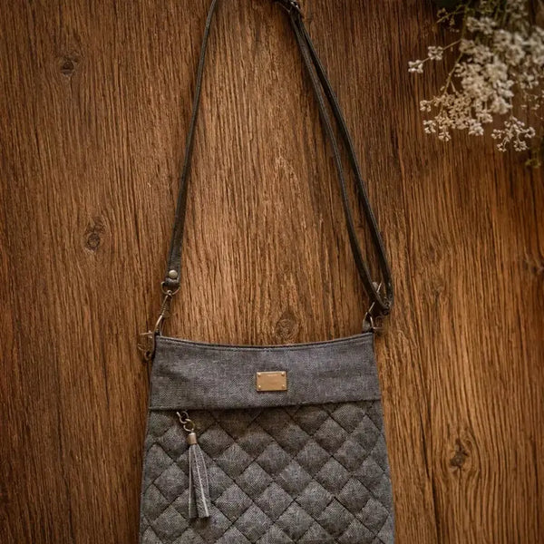 [BUNJANG] Stylish Crossbody Bag with Tassel Accent / 고급스러운 크로스백