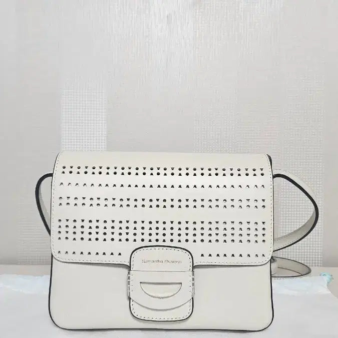 [BUNJANG] Samantha Thavasa Women's Leather Perforated Shoulder Bag White / 사만사타바사 여성가죽 숄더백 화이트