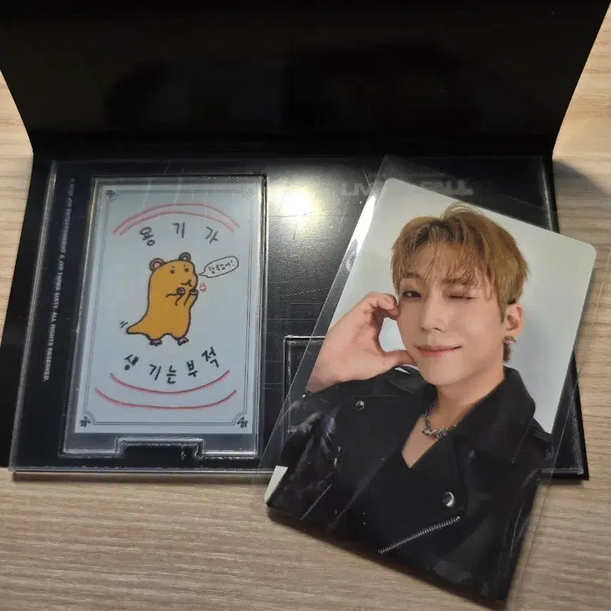 [BUNJANG] Xdinary Heroes XH Gunil Acrylic Photocard Set / 엑스디너리히어로즈 엑디즈 건일 아크릴 포카 포함