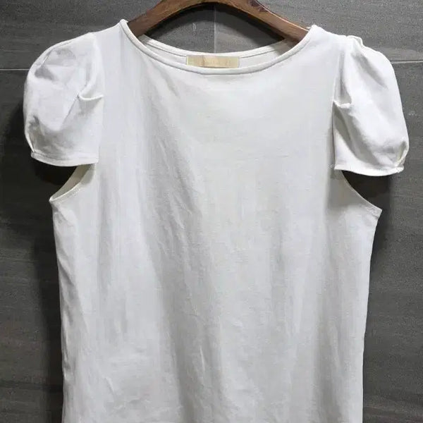 [BUNJANG] FLOWOOW Puff Sleeve T-Blouse FREE / FLOWOOW플로움 ,  퍼프소매 티블라우스 F