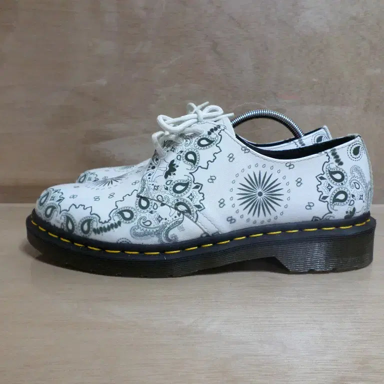 [BUNJANG] Dr. Martens 1461 Bandana White Loafers (Size 260) / 후루룩구제2 260 닥터마틴 1461 반다나 화이트 구두 로퍼260701