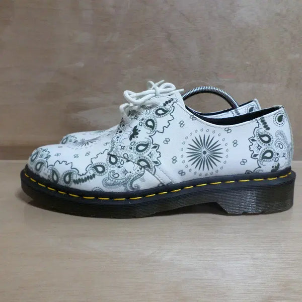 [BUNJANG] Dr. Martens 1461 Bandana White Loafers (Size 260) / 후루룩구제2 260 닥터마틴 1461 반다나 화이트 구두 로퍼260701