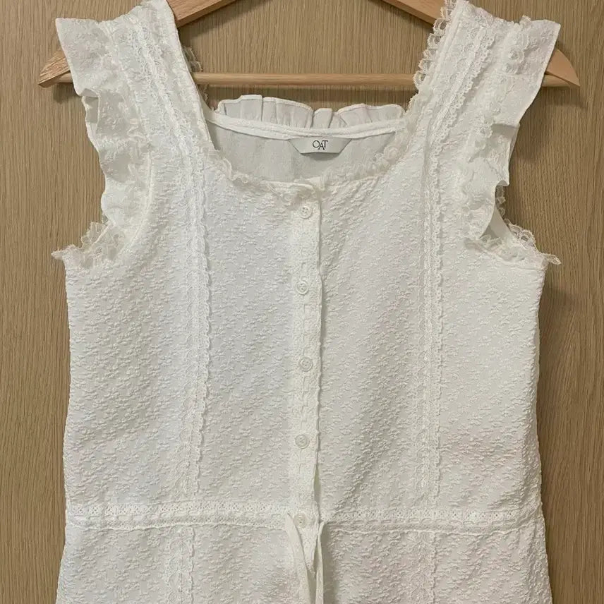[BUNJANG] OAT Lace Sleeveless Blouse White / OAT 레이스 민소매 블라우스