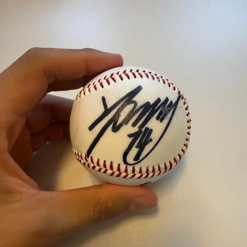 [BUNJANG] Lotte Giants Jeong Min-tae Autographed Logo Ball / 롯데 자이언츠 정민태 친필 로고볼 싸인볼