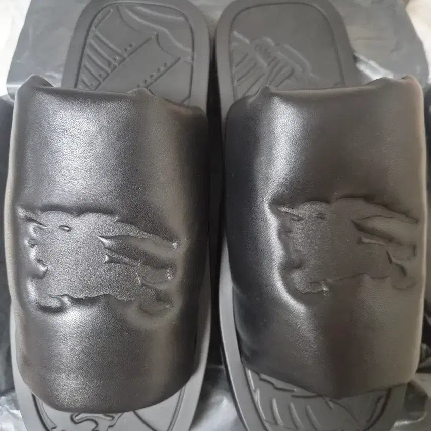 [BUNJANG] Burberry EKD Lambskin Black Slides / 버버리 EKD 양가죽 블랙 슬라이드(270)