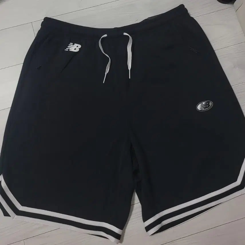 [BUNJANG] New Balance Black Shorts / 뉴발란스 반바지 검정색