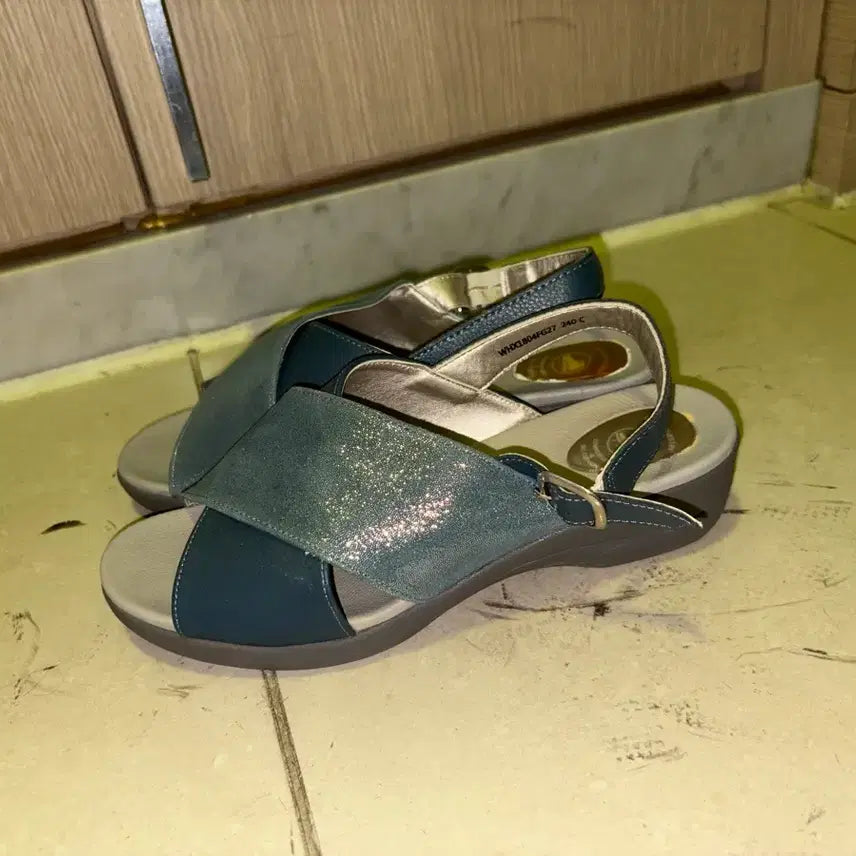 [BUNJANG] Landmaster Cross Strap Sandals (240) / Landmaster 크로스 스트랩 샌들 240