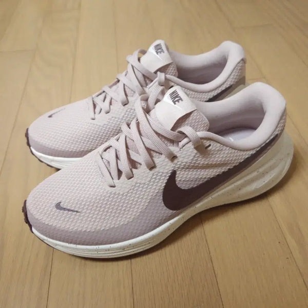 [BUNJANG] Nike Women's Revolution 8 SE Running Shoes Pink Size 250 / 나이키 우먼스 레볼루션8 se 250사이즈 새제품
