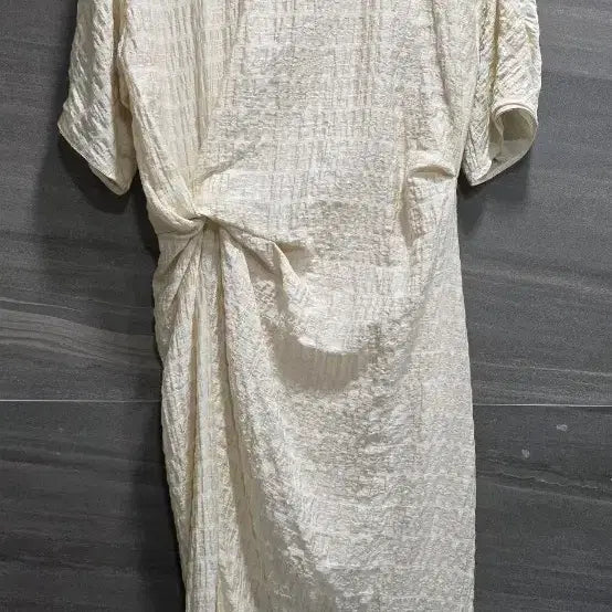 [BUNJANG] MINE Puff Sleeve Shirring Embossed Dress / MINE 마인 , 퍼프소매  앞코임  셔링 엠보원피스