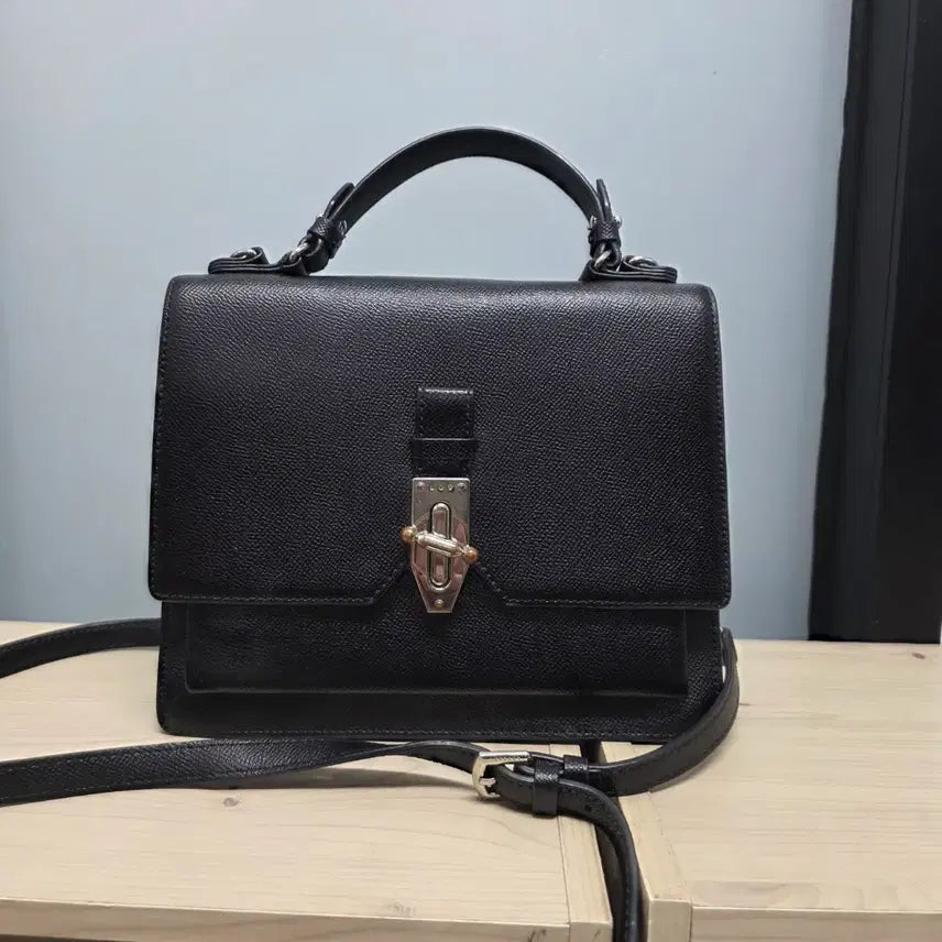[BUNJANG] Lovecat Charmant Chain Shoulder Bag / 러브캣 샤르망 체인숄더백