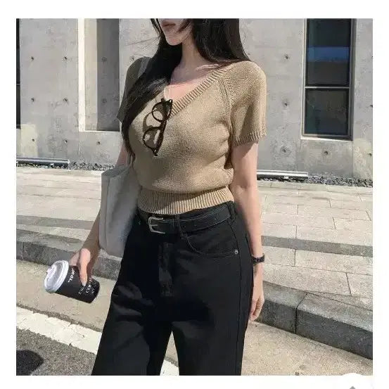 [BUNJANG] HINIQUE Half-Sleeve V-Neck Knit (Deep Beige) / 히니크 진베이지 반팔 브이넥 니트