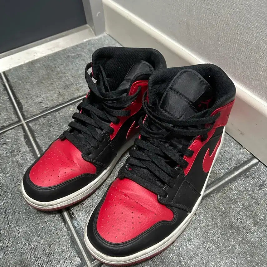 [BUNJANG] Nike Air Jordan 1 Mid Bred / 나이키 에어조던 1 미드 브레드