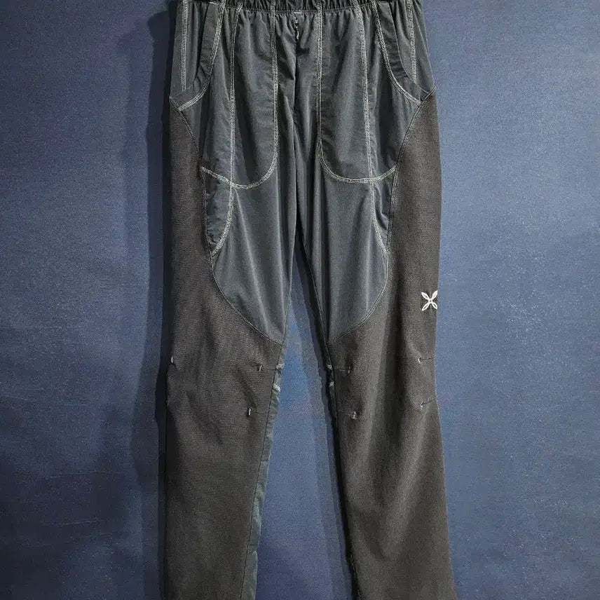[BUNJANG] Montura Charcoal Two-Tone Men's Slim Fit Hiking Pants (Waist 30-32) / 몬츄라 차콜 투톤 남성 슬림핏 허리 30~32 등산바지