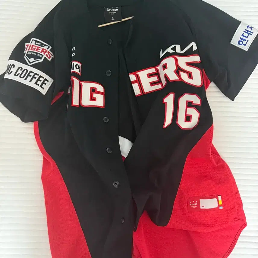 [BUNJANG] Kia Tigers Choi Won-jun & Yoon Seok-min Baseball Jerseys / 기아타이거즈 유니폼