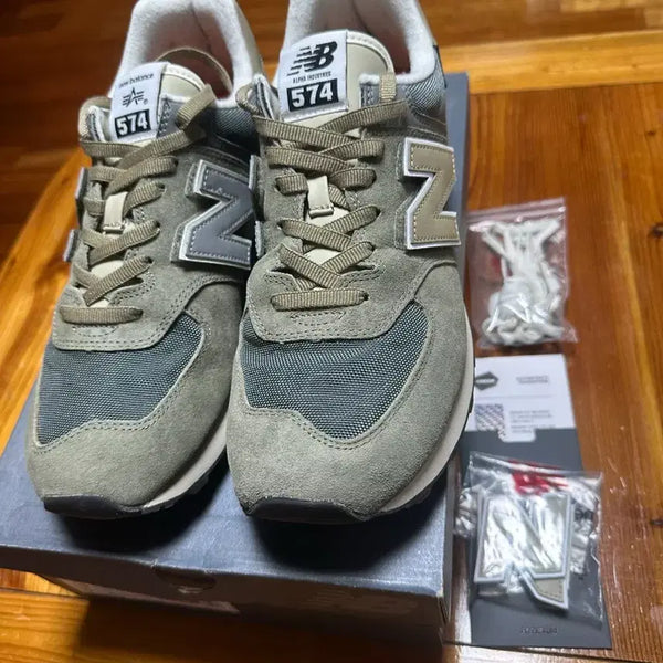 [BUNJANG] New Balance x Alpha Industries 574 Sedona Sage Sneakers / 뉴발란스x알파인더스트리 574세도나세이지(레귤러박스)280