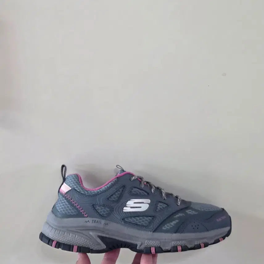 [BUNJANG] Skechers Hillcrest Pure Escaped Trail Charcoal Pink Running Shoes / [245] 스케쳐스 힐크레스트 퓨어 에스케이프드 트레일 차콜핑크ㅡ최저가