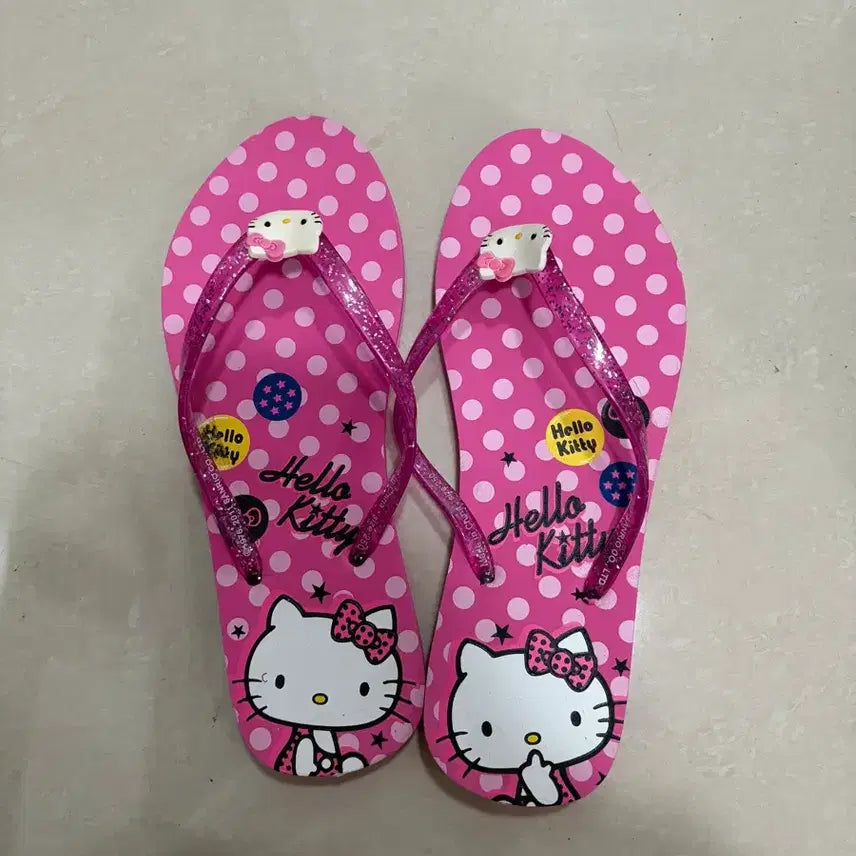 [BUNJANG] Hello Kitty Sandals Size 250 / 헬로키티 쪼리 신발 250
