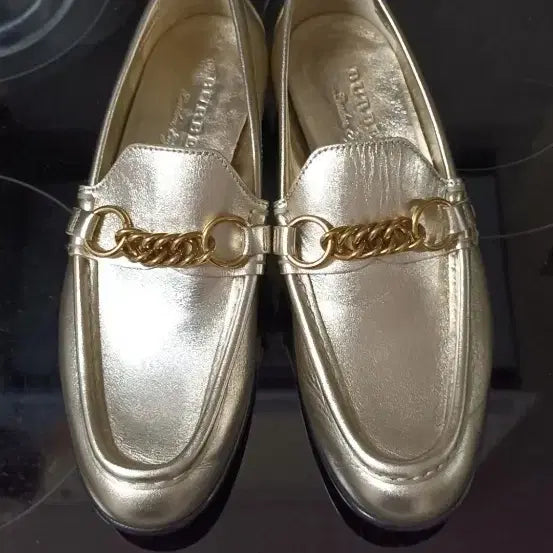 [BUNJANG] Burberry Loafers Gold Chain Detail / 버버리로퍼