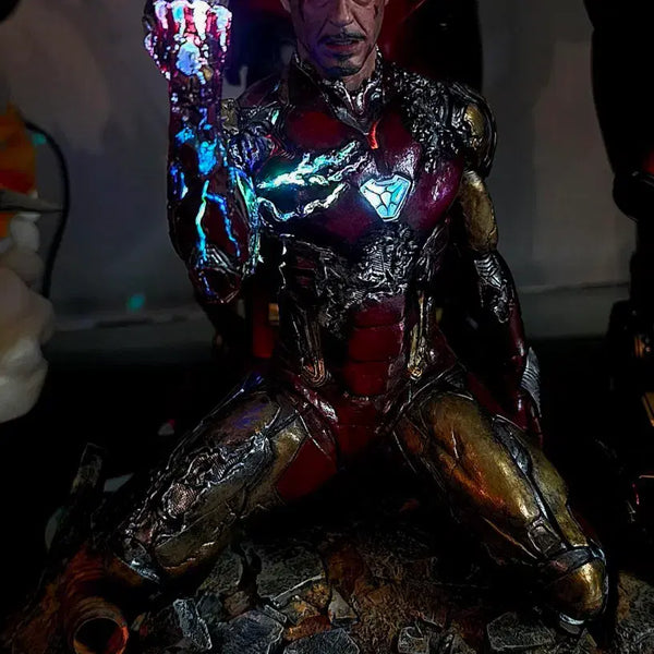 [BUNJANG] Iron Man Finger Snap Custom Art Figure with LED Logo (Endgame Concept) / 아이언맨 핑거스냅 커스텀 작가작 / 아이언맨 엘이디 로고 2종 레진피규어