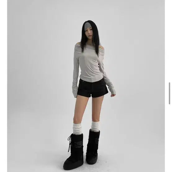 [BUNJANG] Black Up Off-Shoulder Long Sleeve T-Shirt / 블랙업
