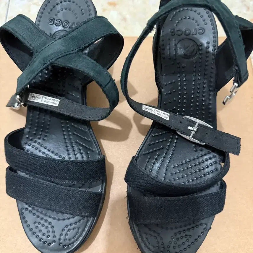 [BUNJANG] Crocs Black Wedge Heel Sandals US W6 / 크록스 블랙 웨지힐 샌들 W6