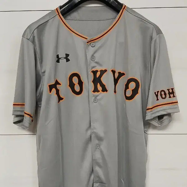 [BUNJANG] Under Armour Tokyo Giants Baseball Uniform Grey / 언더아머 도쿄 자이언츠 야구 유니폼 그레이 사용감있음 작은올2곳