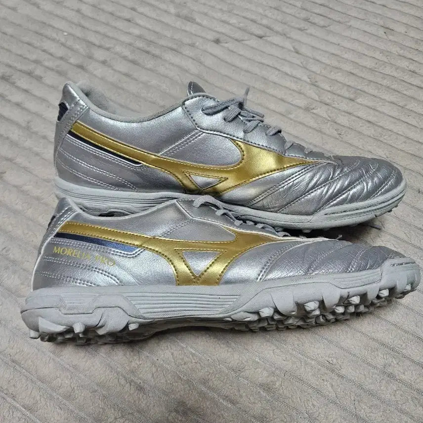 [BUNJANG] Mizuno Morelia TF Soccer Cleats Silver Gold / 미즈노 모렐리아 TF  실버 골드