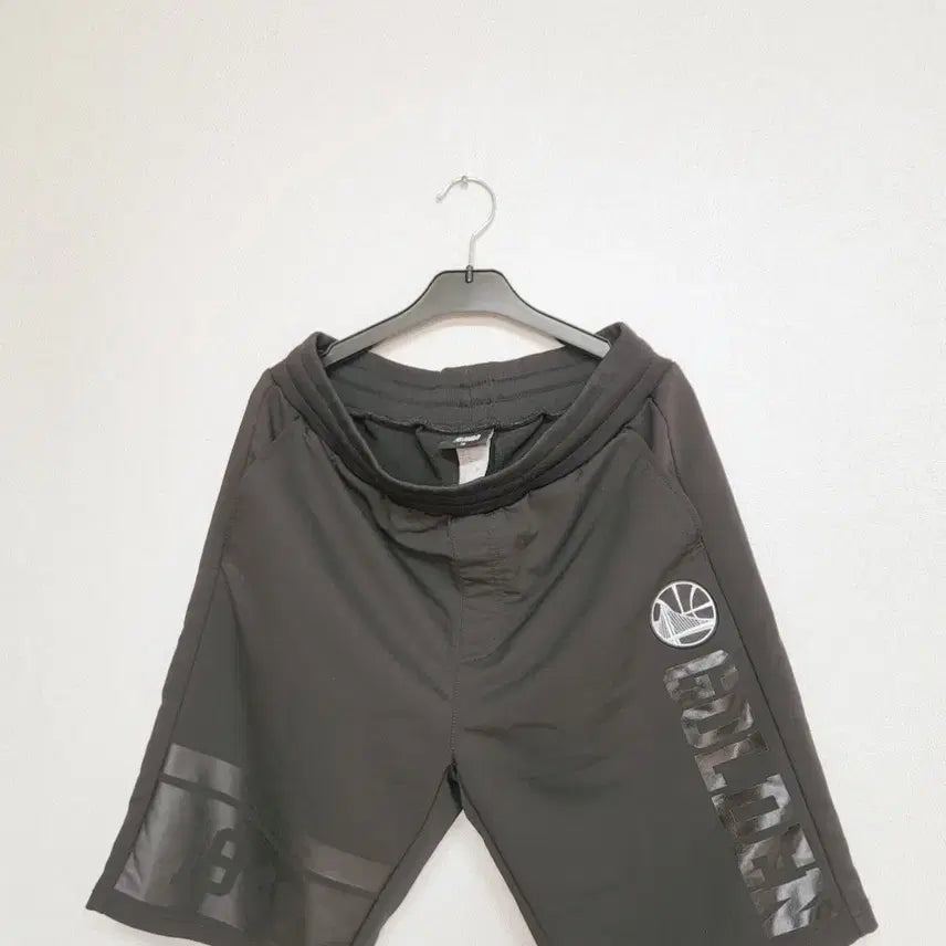 [BUNJANG] NBA Men's Black Shorts (Size 30) / NBA 블랙 반바지(30)