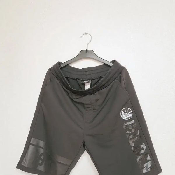 [BUNJANG] NBA Men's Black Shorts (Size 30) / NBA 블랙 반바지(30)