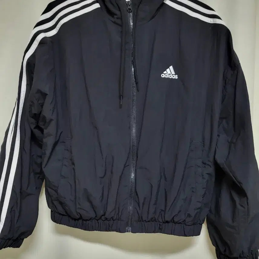 [BUNJANG] Adidas Three-Stripes Cropped Hooded Windbreaker Jacket / 아디다스 삼선 크롭 후드 바람막이 자켓