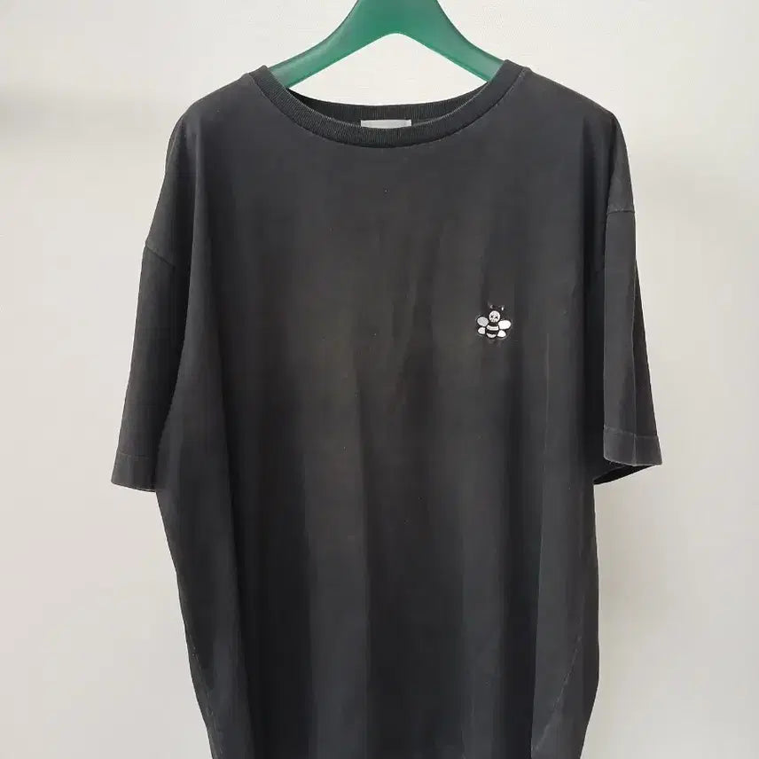 [BUNJANG] Dior x KAWS Bee Embroidered Short Sleeve T-Shirt / 디올 꿀벌 x 카우스 반팔