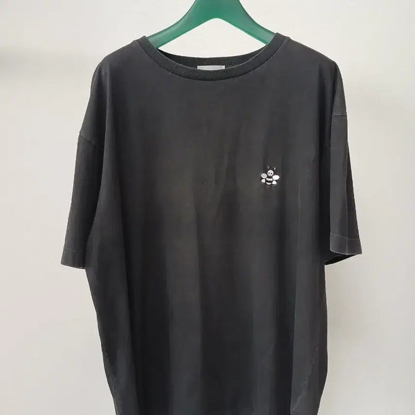 [BUNJANG] Dior x KAWS Bee Embroidered Short Sleeve T-Shirt / 디올 꿀벌 x 카우스 반팔