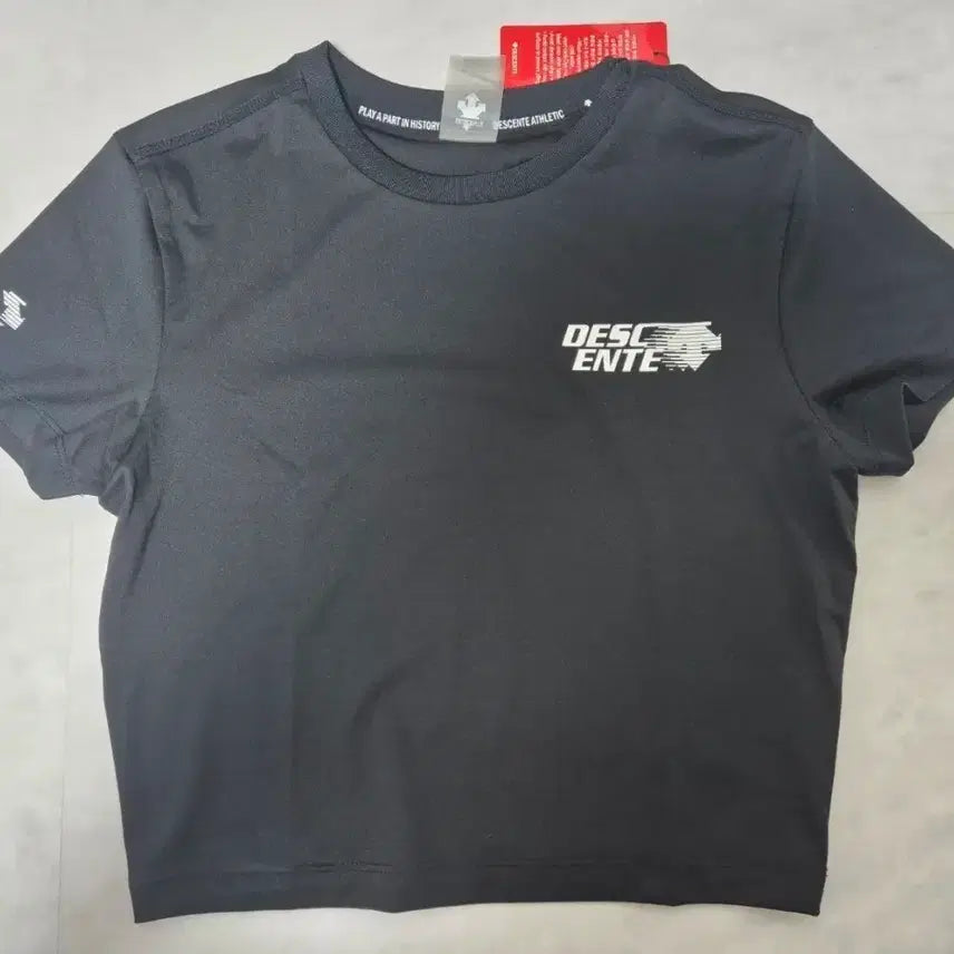[BUNJANG] Descente Short Sleeve Rash Guard T-Shirt / 데상트 반팔티,레쉬가드