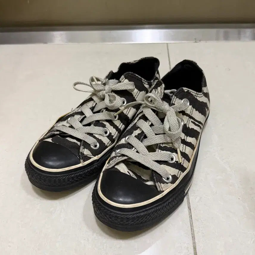 [BUNJANG] Converse Low Zebra (230mm) / 컨버스 로우 지브라 (230mm)