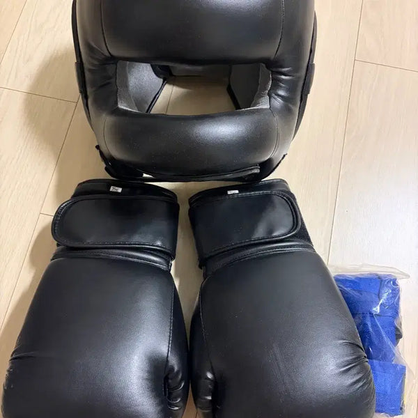 [BUNJANG] Mr. Parker Sparring Set (New Headguard, Mint Condition Gloves) / 미스터파커 스파링 세트(헤드기어 새상품, 글러브 민트급)