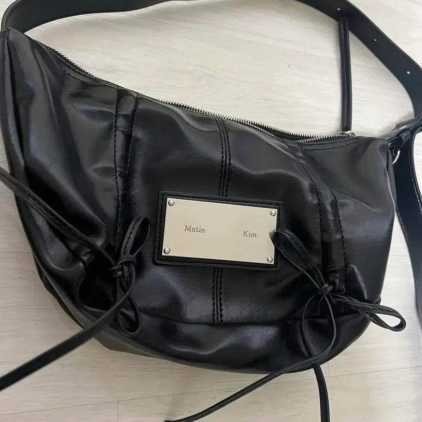 [BUNJANG] Matin Kim Ribbon Shoulder Bag Black Leather / 마뗑킴 리본 숄더백