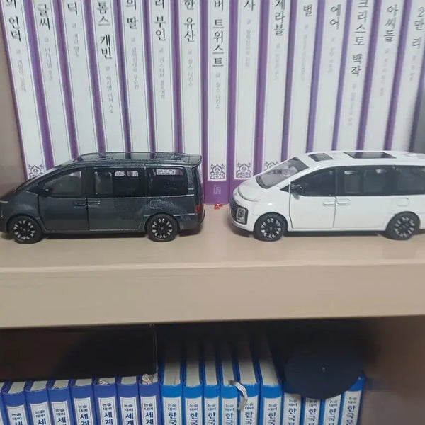 [BUNJANG] Hyundai Staria Diecast Model Car (Black/White) 1:32 Scale Bundle Set / 현대 스타리아 모형차 (검정/흰색) 1:32다이캐스트   일괄