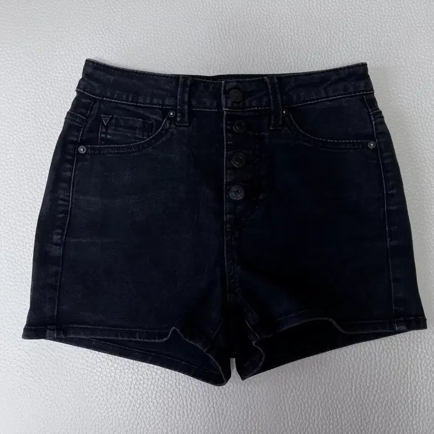 [BUNJANG] Guess Black Button Shorts / 게스 블랙 버튼 반바지