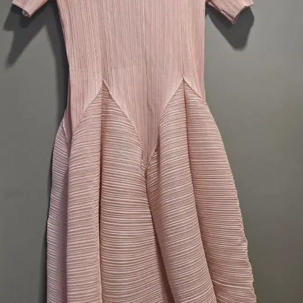 [BUNJANG] Pleated Half-Sleeve Asymmetrical Dress / 원피스(새상품)