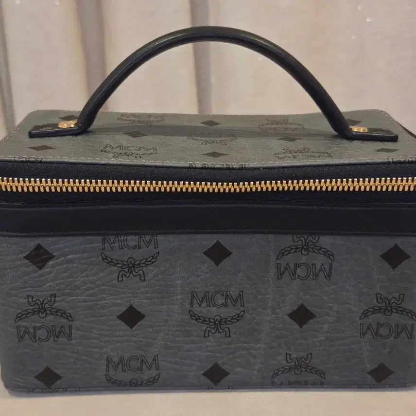 [BUNJANG] MCM Grey Visetos Beauty Pouch / MCM 그레이 비세토스 뷰티 파우치