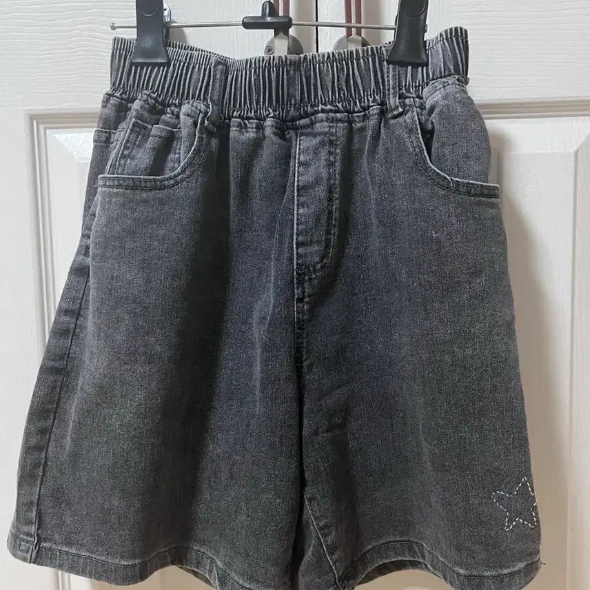 [BUNJANG] Vintage Star Embroidered Denim Shorts / 빈티지 별 자수 데님 반바지
