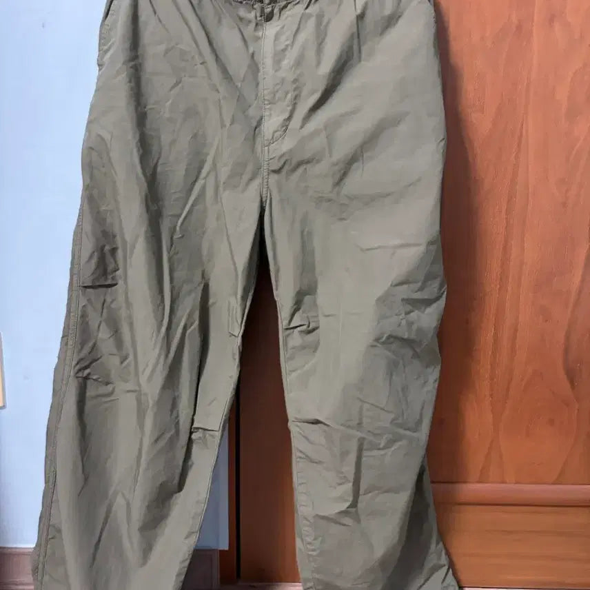 [BUNJANG] Uniqlo Parachute Pants Olive L / 유니클로 파라슈트 팬츠 올리브 L