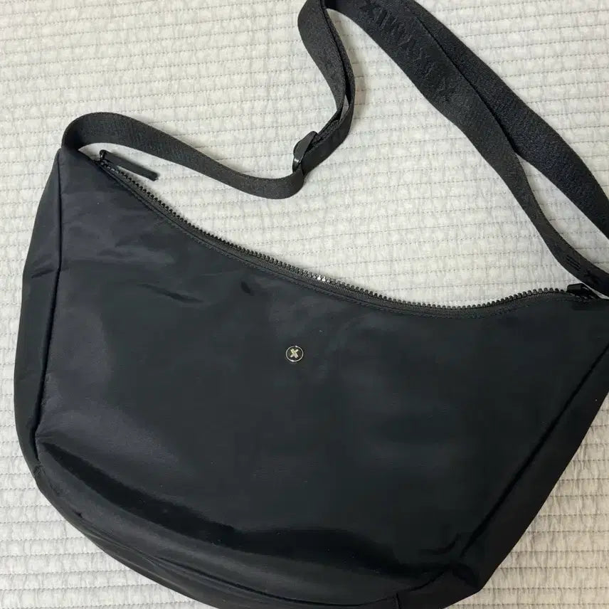 [BUNJANG] Xexymix Hobo Cross Bag / 젝시믹스 호보 크로스백