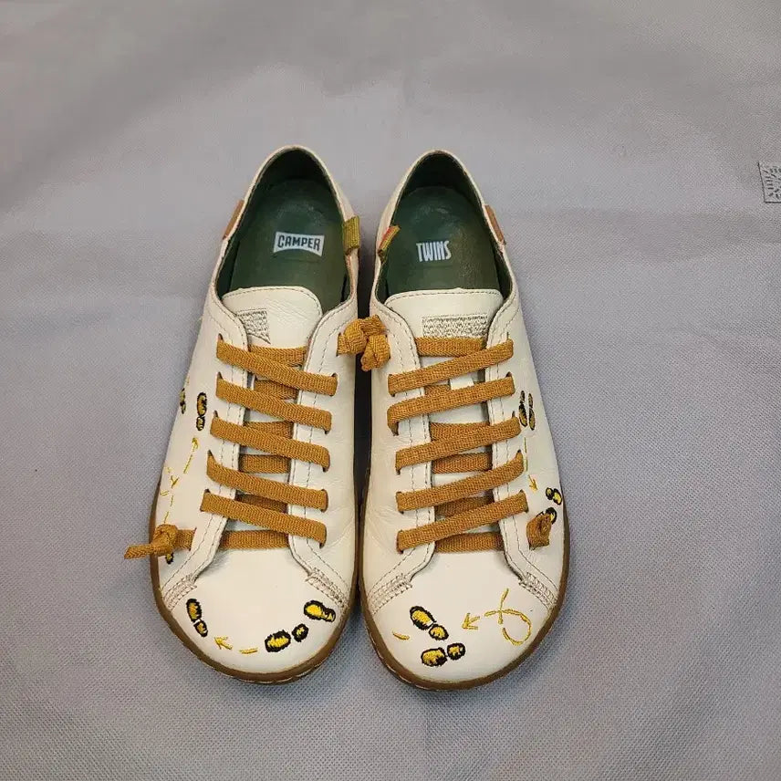 [BUNJANG] Camper Embroidered Leather Sneakers / 캠퍼> 자수장식 가죽 스니커즈 (348천원)