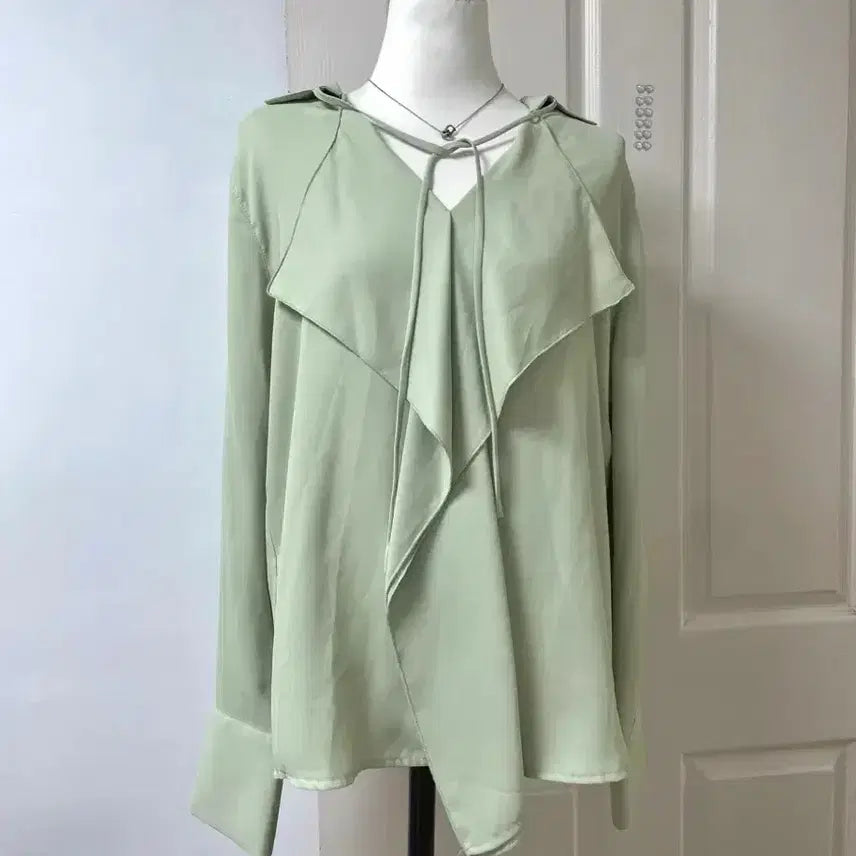 [BUNJANG] Imvely V-Neck Frill Shirring Ribbon Two-Way Loose Fit Summer Long Sleeve Blouse / 임블리 브이넥 프릴 셔링 리본 투웨이 루즈핏 여름 긴팔 블라우스 f