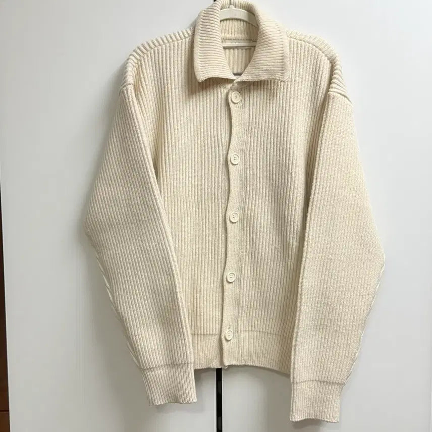 [BUNJANG] Amomento Ribbed Button-Up Cardigan Ivory M / 아모멘토 리브드 버튼업 천정명 아이보리 가디건 M