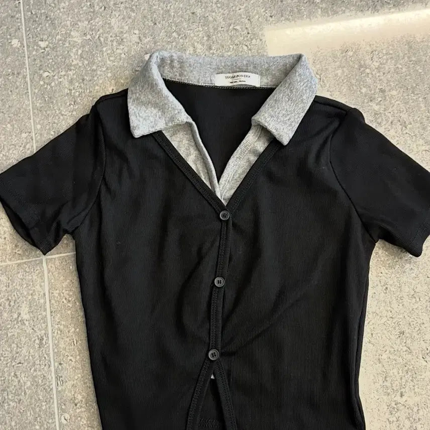 [BUNJANG] Black Short-Sleeve Collar T-Shirt / 반팔 카라 검정 티셔츠