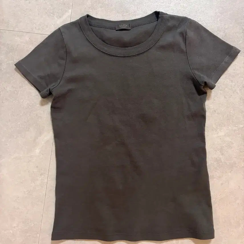 [BUNJANG] Brandy Melville Basic T-Shirt Charcoal / (한번착용) 브랜디멜빌 기본티셔츠, 차콜