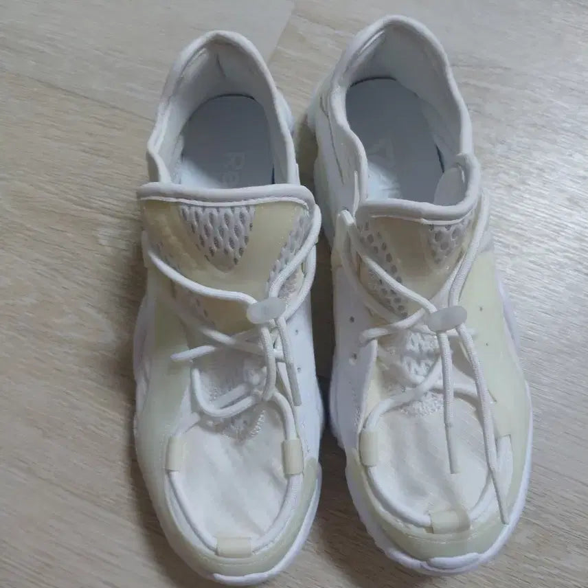 [BUNJANG] Reebok Sneakers Size 250 / 리복신발 250